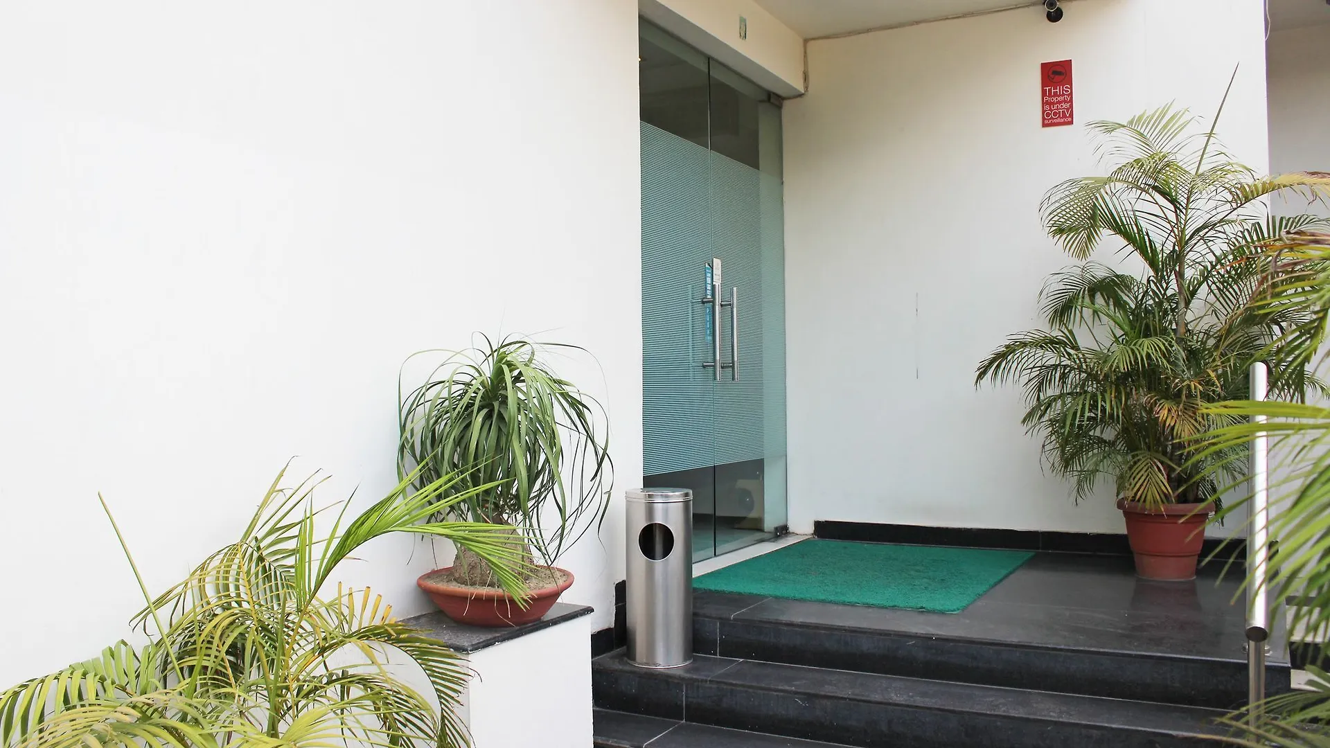 Oyo 605 Hotel Camria Gurgaon